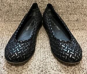 Stuart Weitzman flats 7M